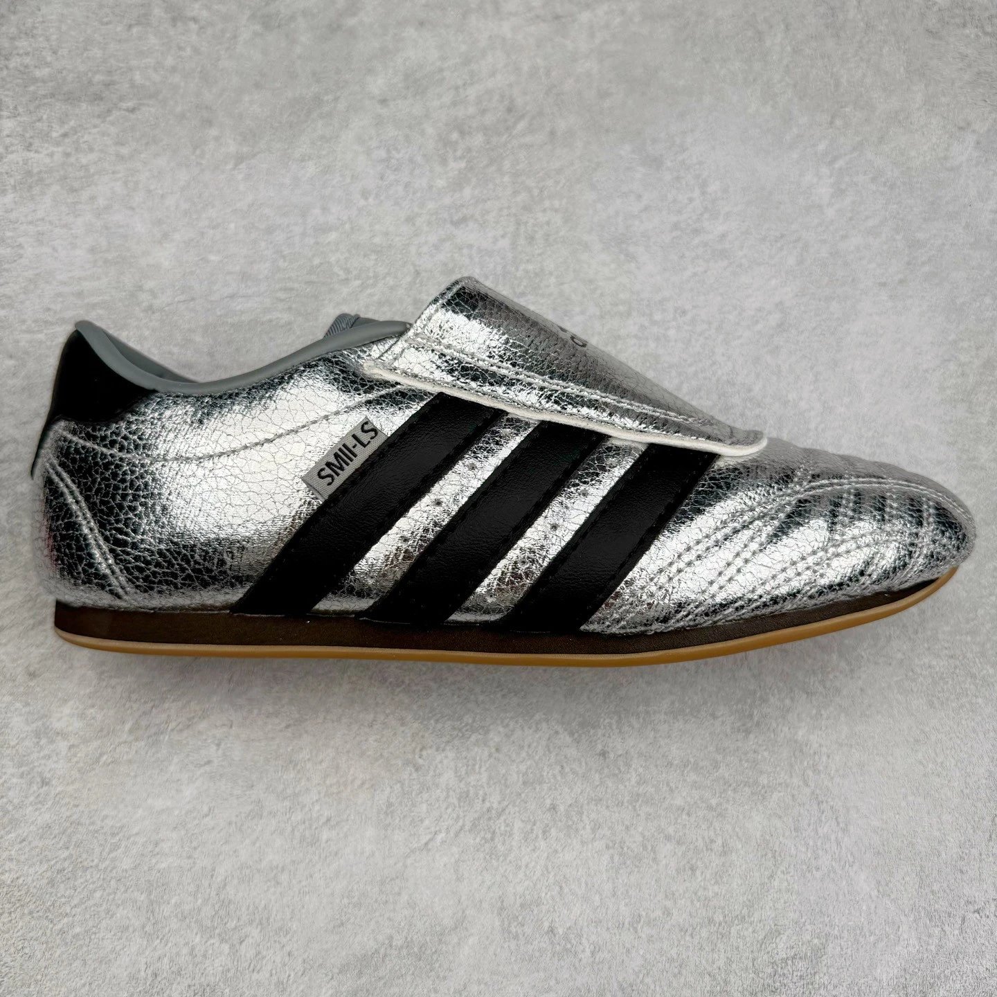 Unbranded Sneakers Low-Top Three-Stripe Martial Arts Shoes — Silver black