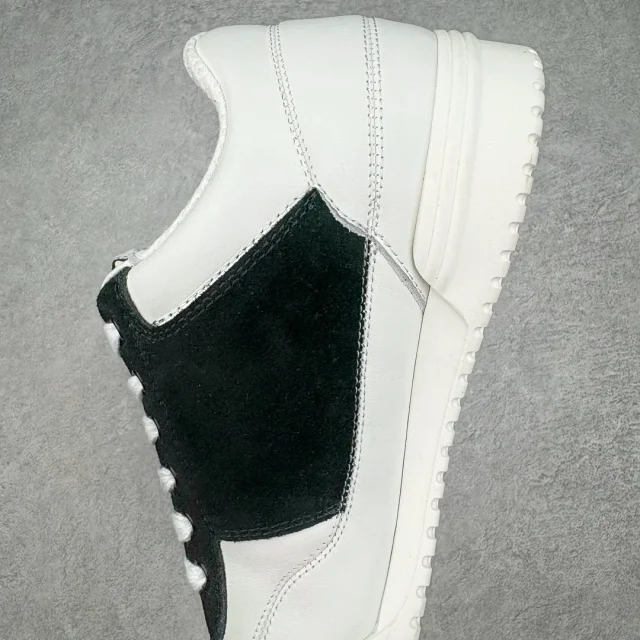 Chanel Sneakers Suede Panel Lace-Up product detail image 25