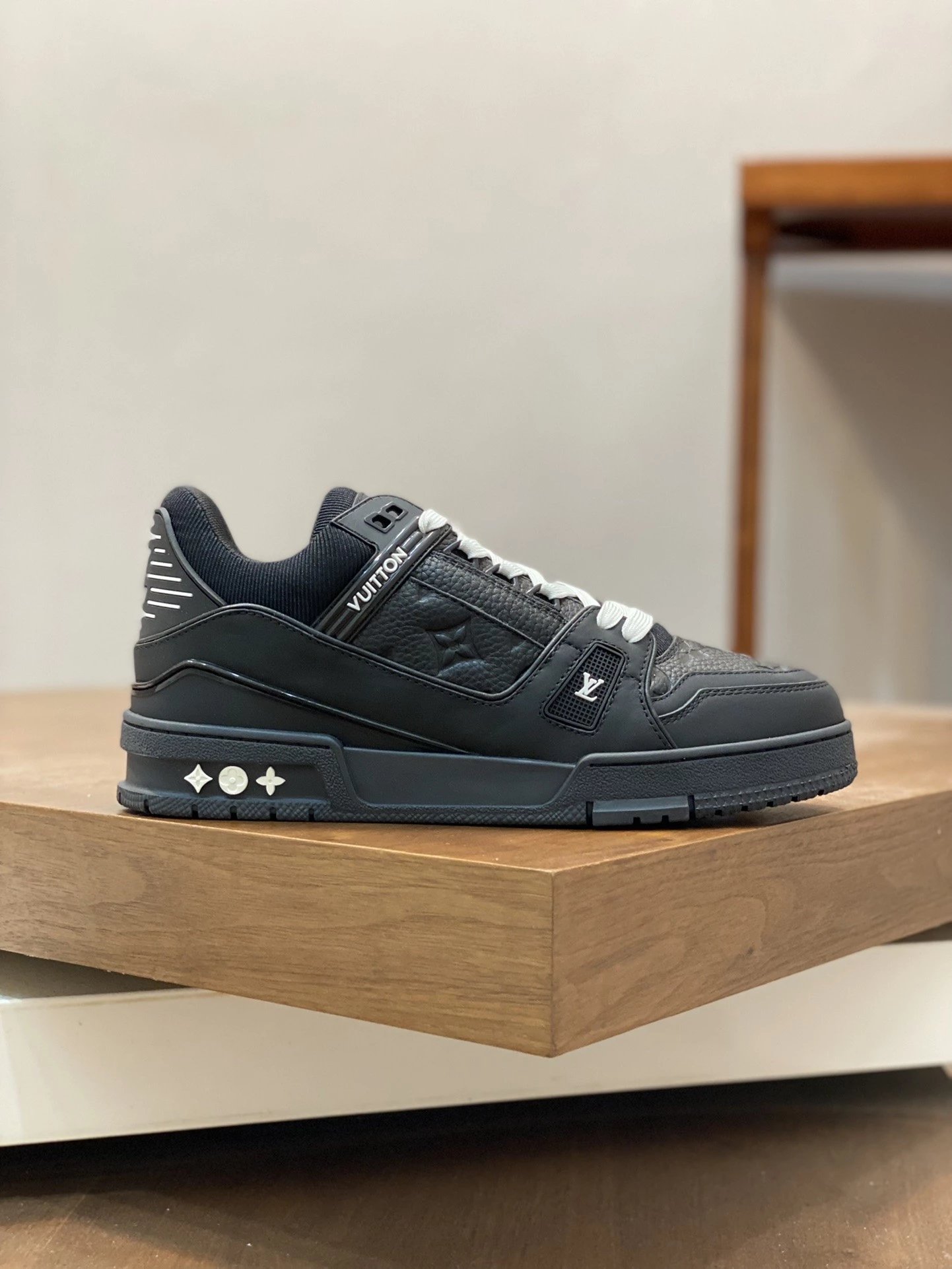 Louis Vuitton Trainer 12