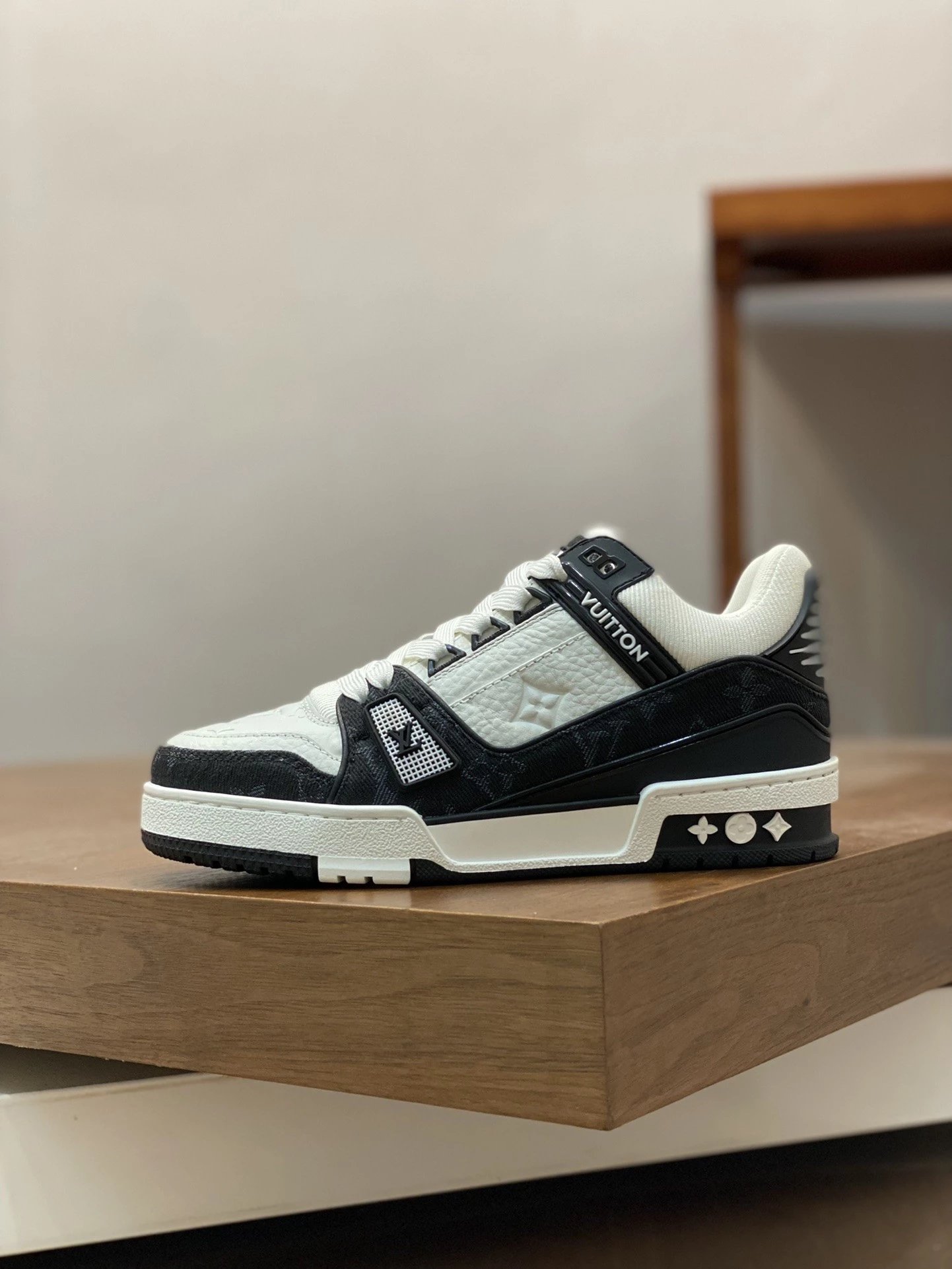 Louis Vuitton Trainer 8