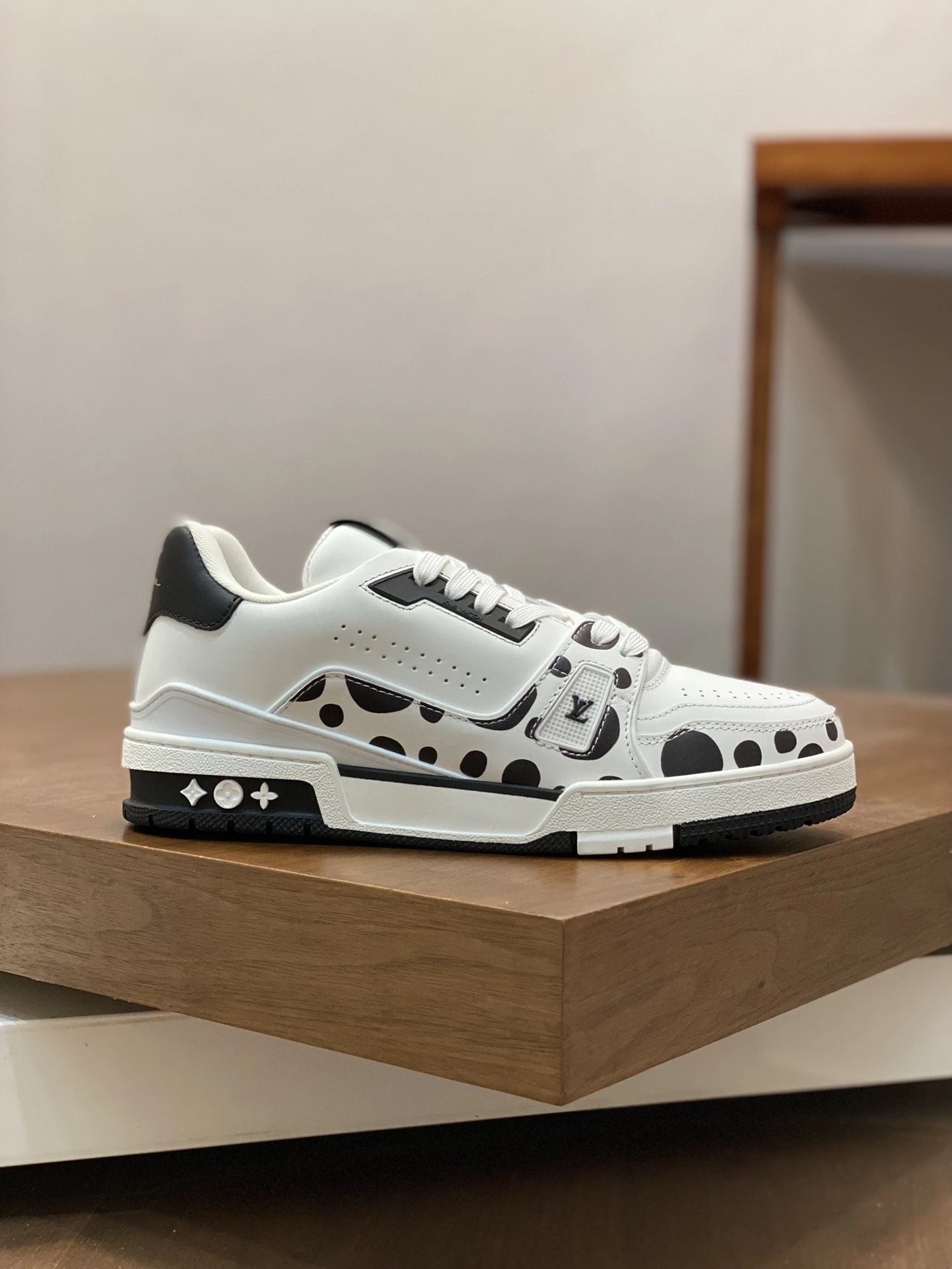 Louis Vuitton Trainer 10
