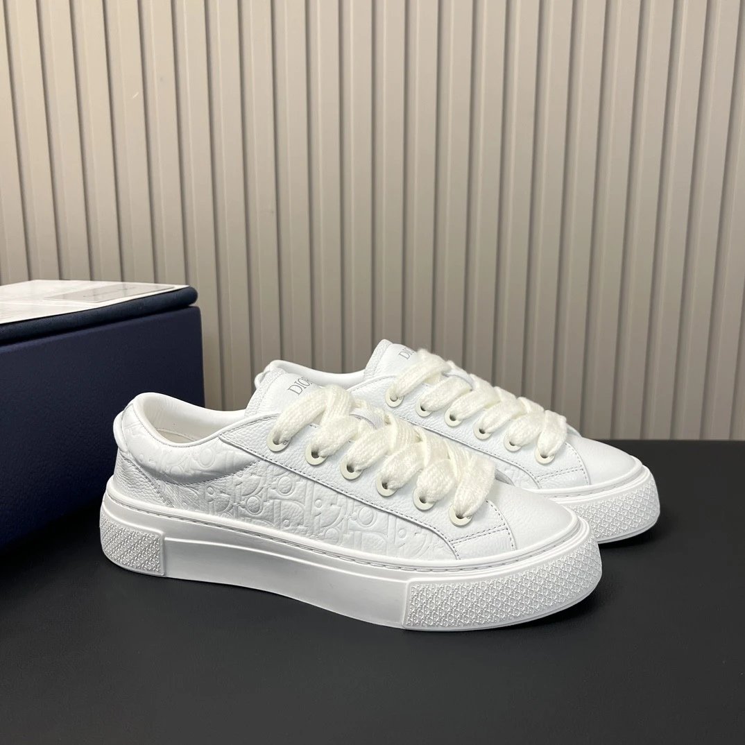 New casual sports shoes