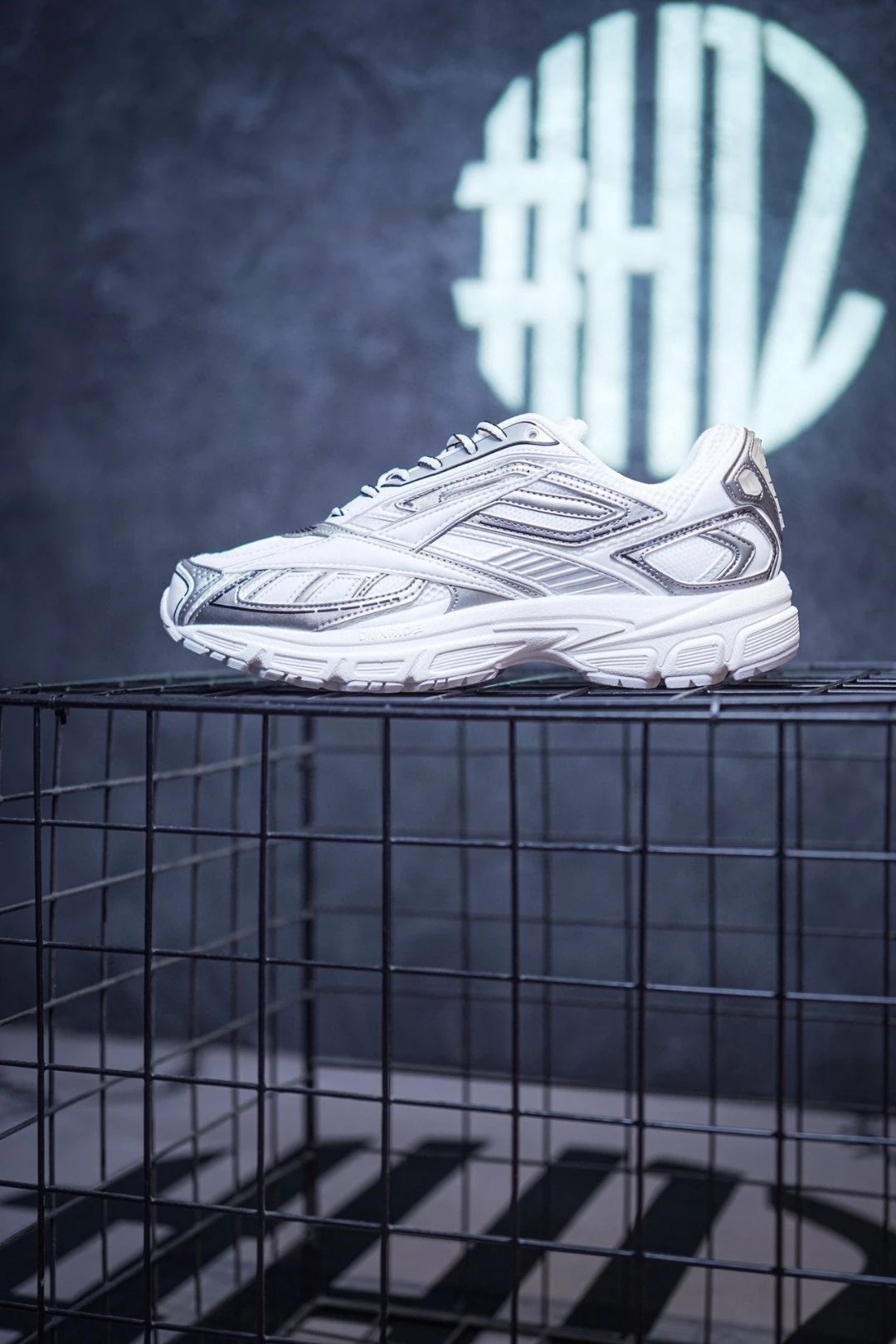 🔑N468400【原装公司级 Reebok Premier Road Ultra 休闲跑鞋】小众单品来袭 未来感拉满 太空革组合网眼布材质 保证鞋款的透气性 中底DMXRIDE缓震科技带来极为舒