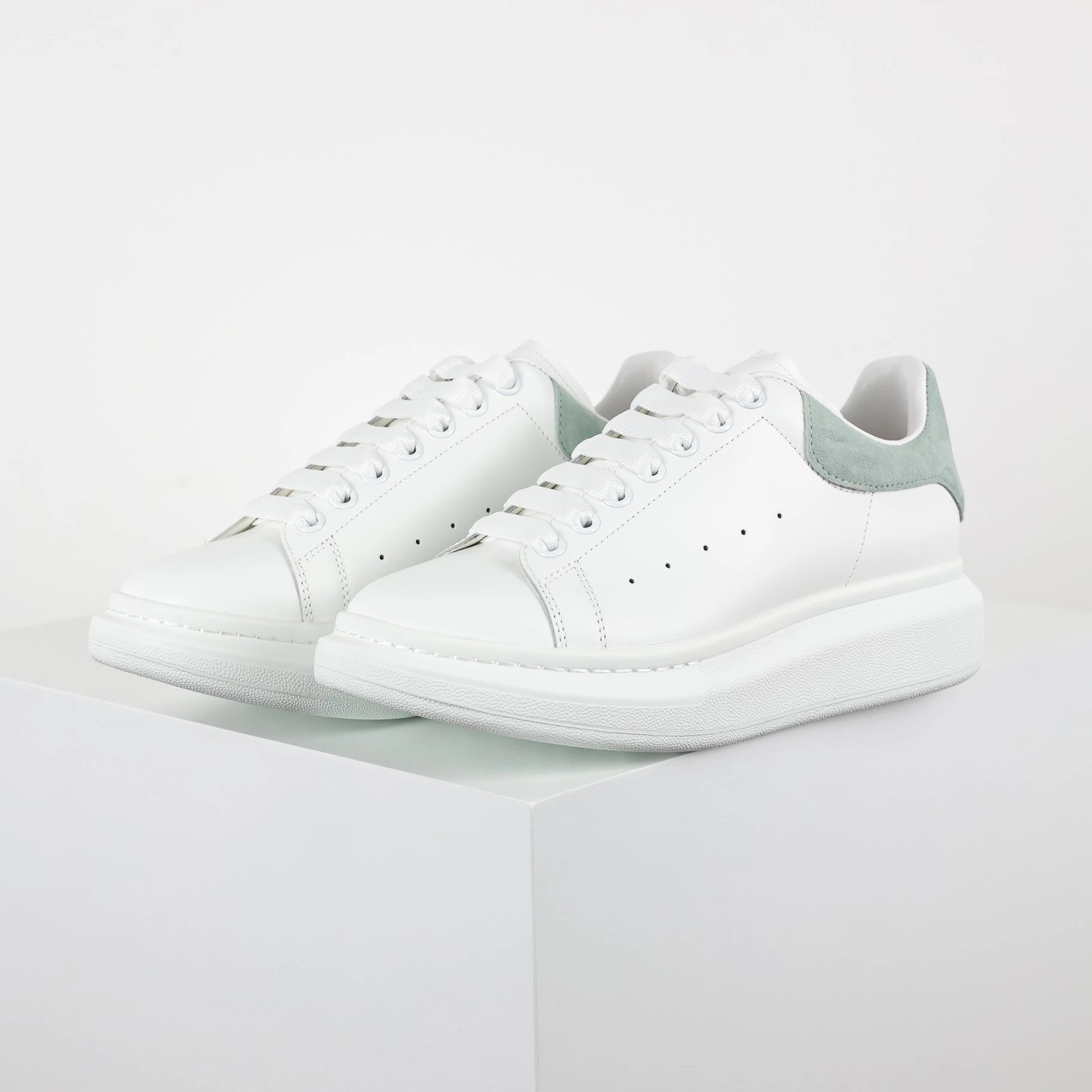 🔑W499420【渠道代工厂订单 Alexander McQueen 亚历山大麦昆小白鞋 薄荷绿】原产品质 升级原楦原纸版数据开发 全套专柜包装物及配件(附送快递加固牛皮纸盒)外盒标嵌入核心