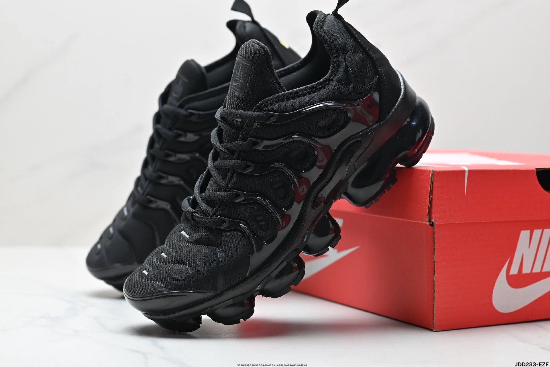 运动跑步鞋934463100  尺码3648 