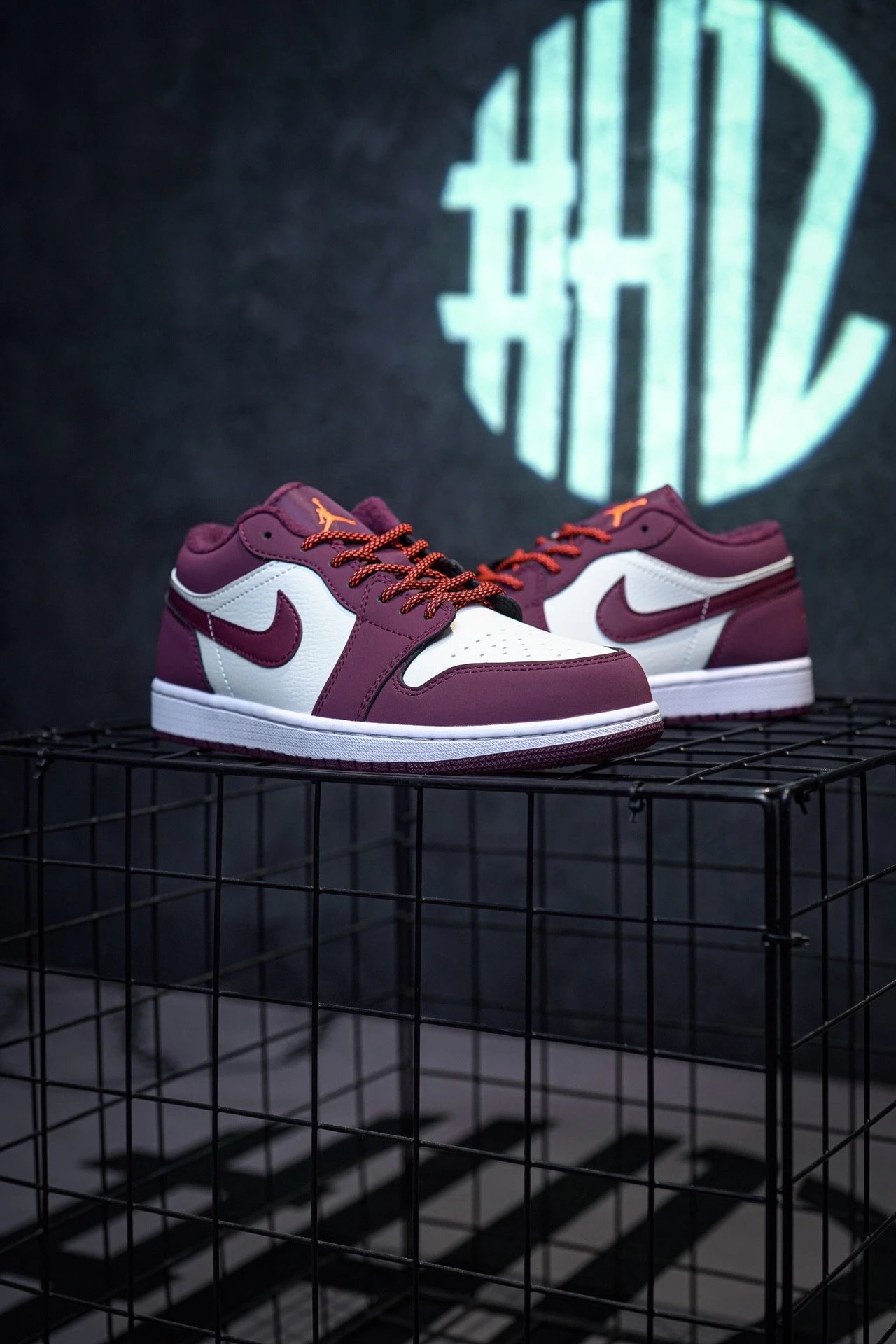 aj1 maroon