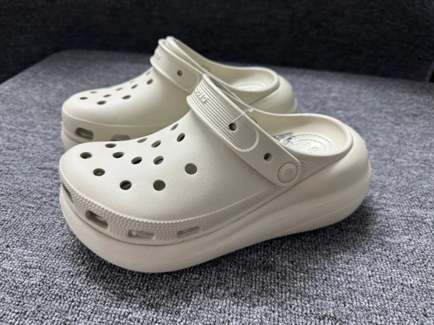 Crocs Classic Crush Clog Foam Bone 207521-2Y2