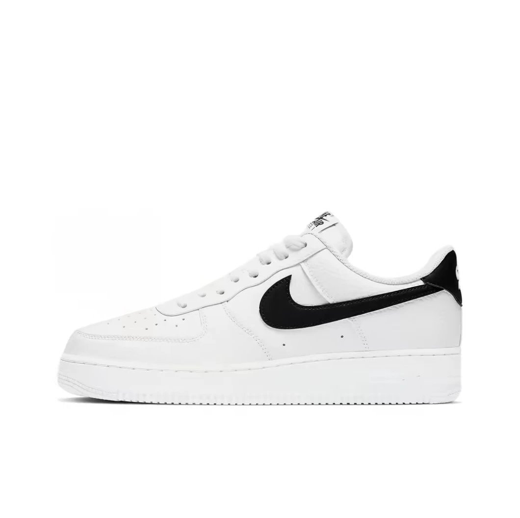 White/Black Street Style