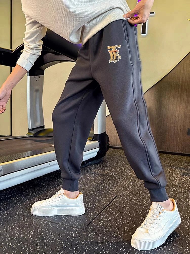 【 Real time video 】 Burberry counter with synchronized embroidery and sticker logo, high-quality and versatile pants for couples 02