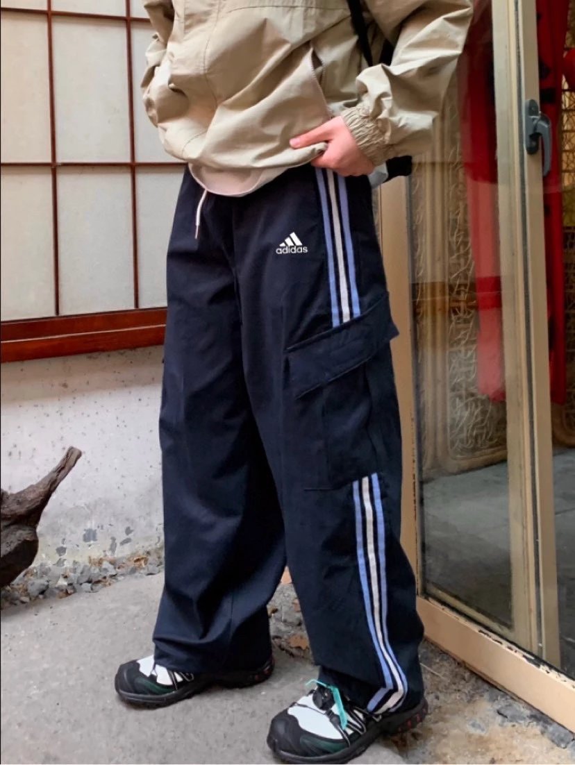 【 Thin 】 {63:16} Adidas three bar workwear wide leg pants Adidas side large pocket drawstring functional pants for men and women outdoor hiking casual sports pants Adidas three bar splicing contrasting side large pocket casual elastic straight leg pants for couples 04 three bar pants Adidas straight leg pants