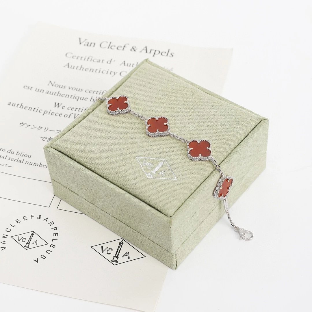 Van Cleef & Arpels Alhambra Br