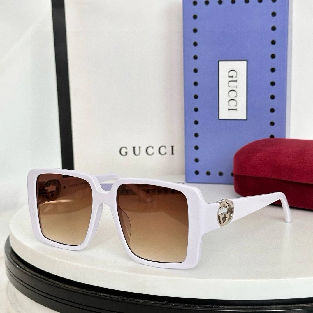 Gucci Sunglasses 10