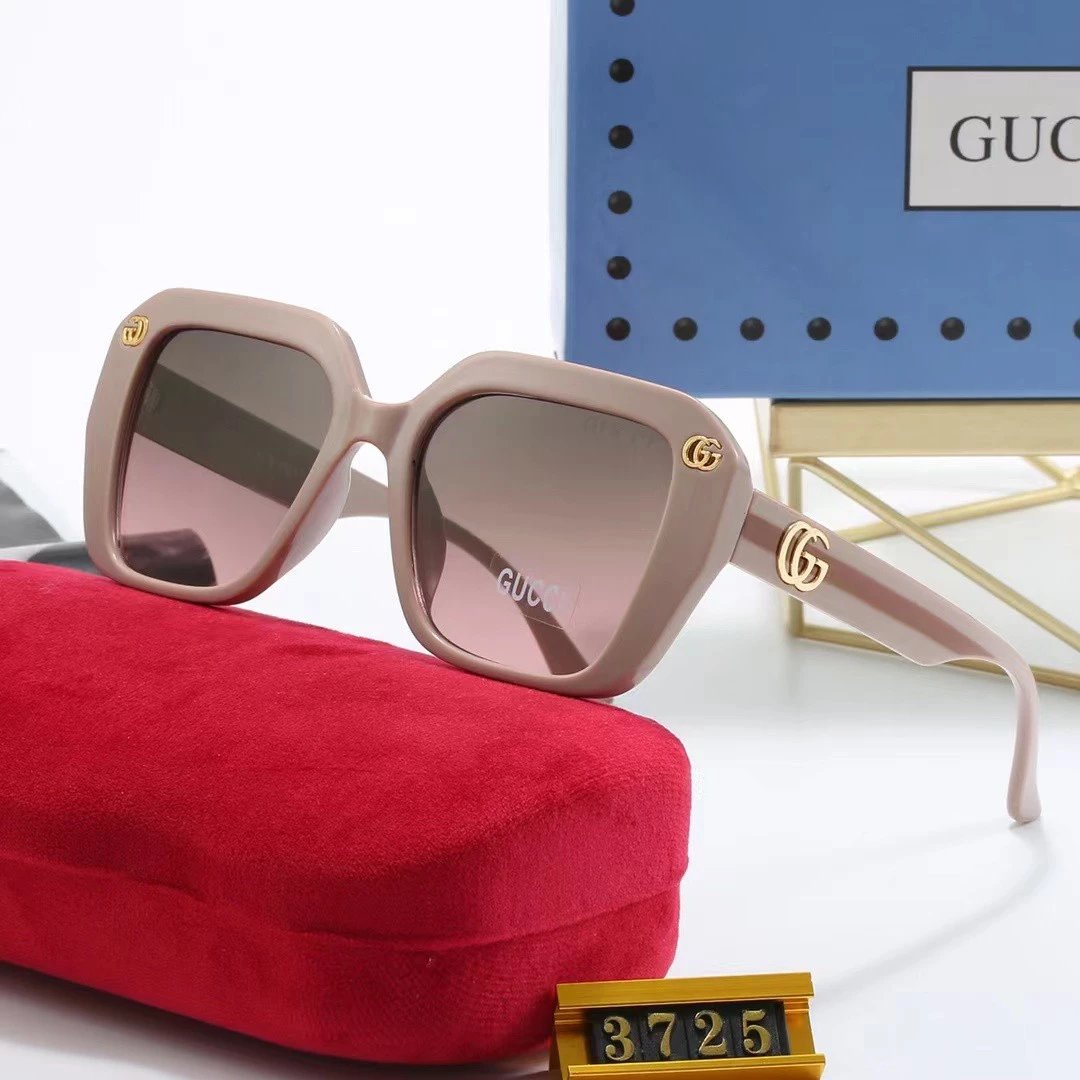 Gucci GG Square-Frame Sunglasses
