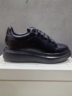 High Version Oversized Alexander McQueen Pure Black Limited Time Offer Guangdong Dongguan In Stock Real Photos MCQ Oversized Logo Round Toe Lace-Up Latex Insole Soft and Bouncy Lightweight Comfortable Versatile Casual Shoes Correct Shape Thick Heel Height Increasing Low Top Fashion Sneakers Trendy Item