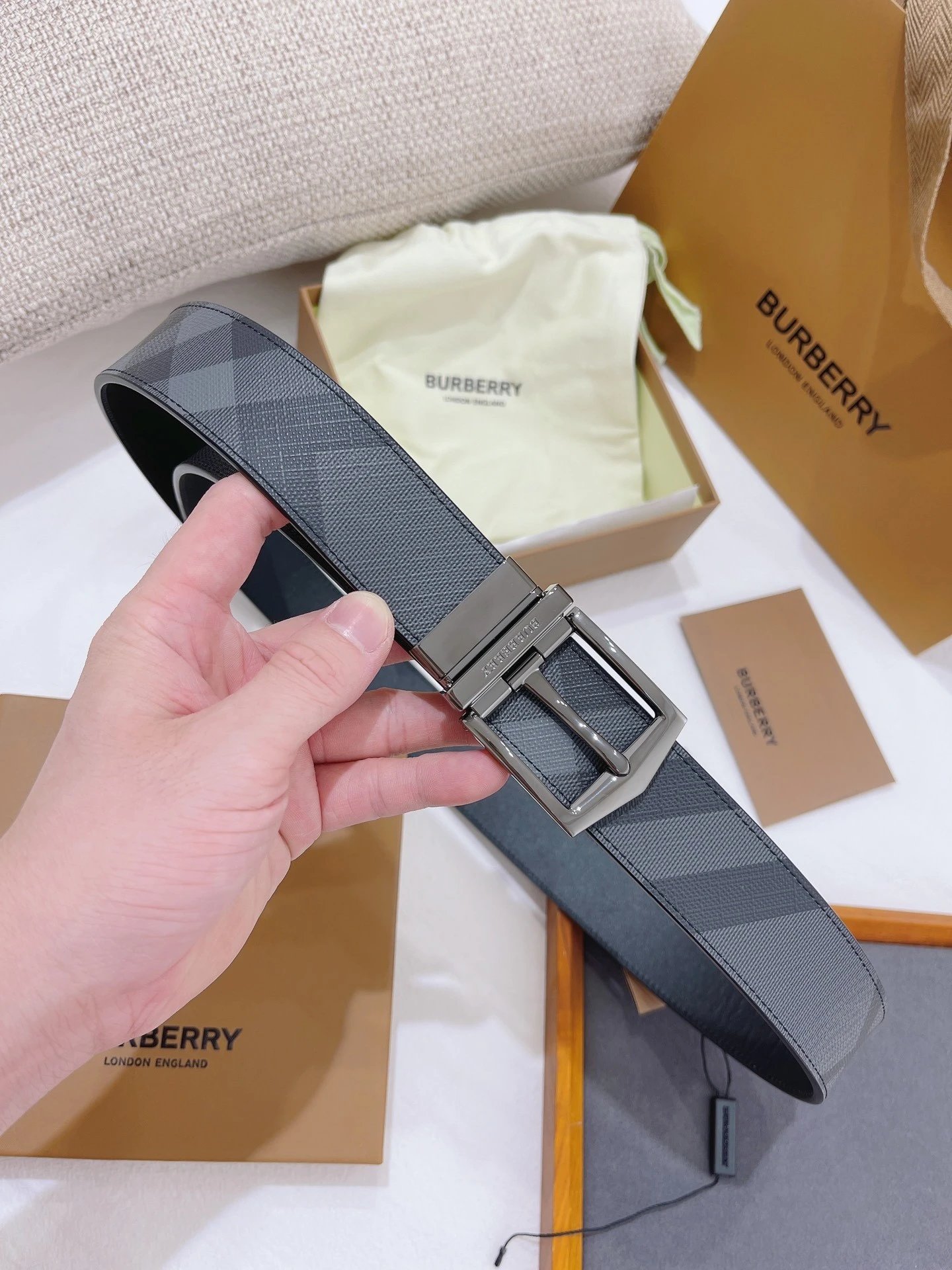 Model 2: Grey Buckle Grey Grid Pattern