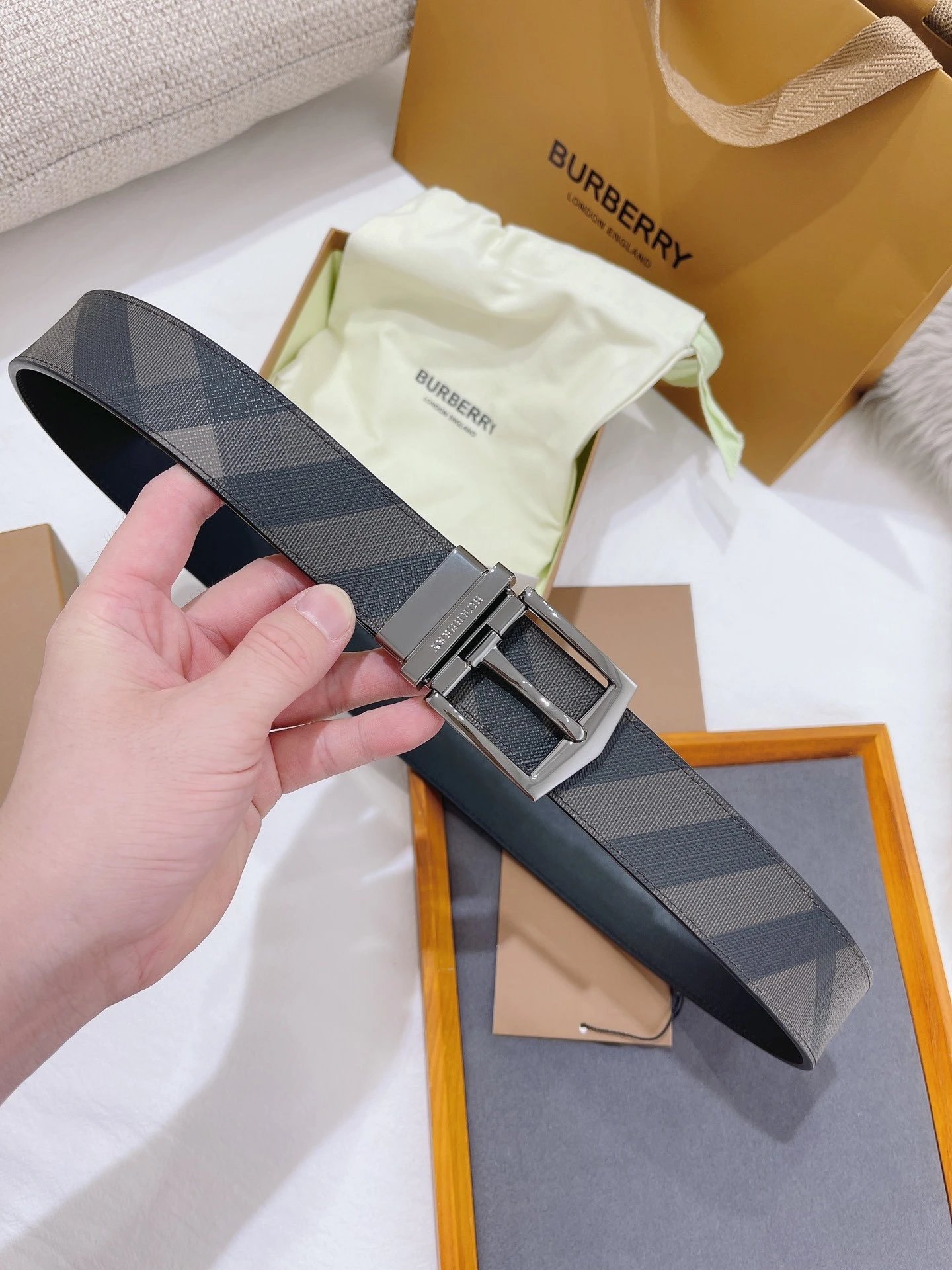 款6 灰色扣 咖格纹