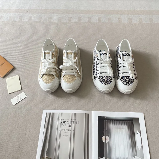 Louis Vuitton Sneakers Monogram Canvas Low-Top Lace-Up product detail image 2