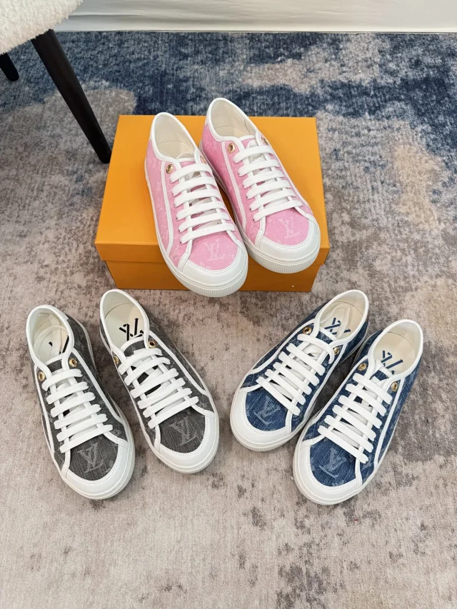 Louis Vuitton Sneakers Monogram Canvas Low-Top Lace-Up product detail image 1