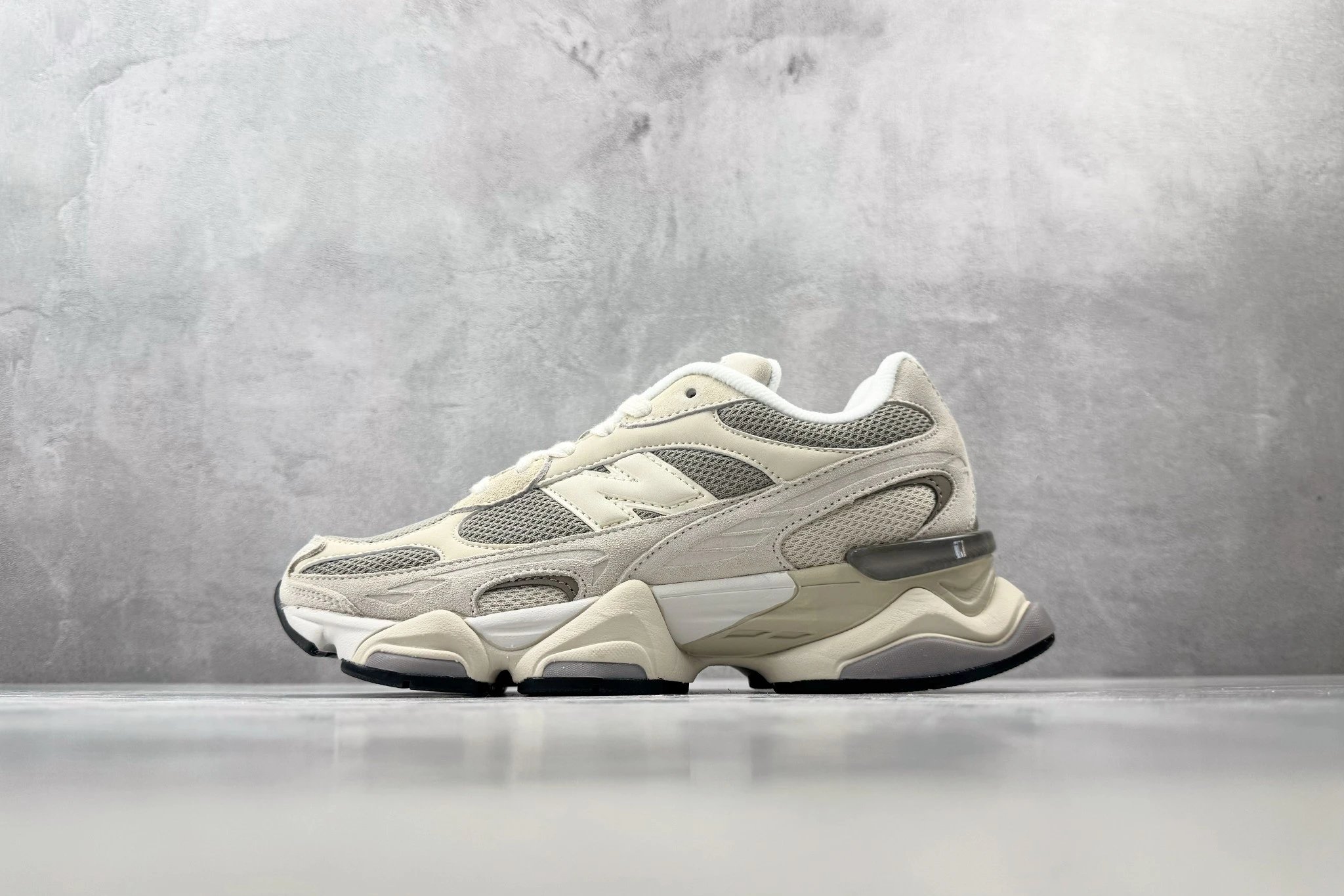 C 版:New Balance NB 9060 柔软舒适 低帮休闲跑步鞋  米色  货号:U906090G  尺码:36-46.5