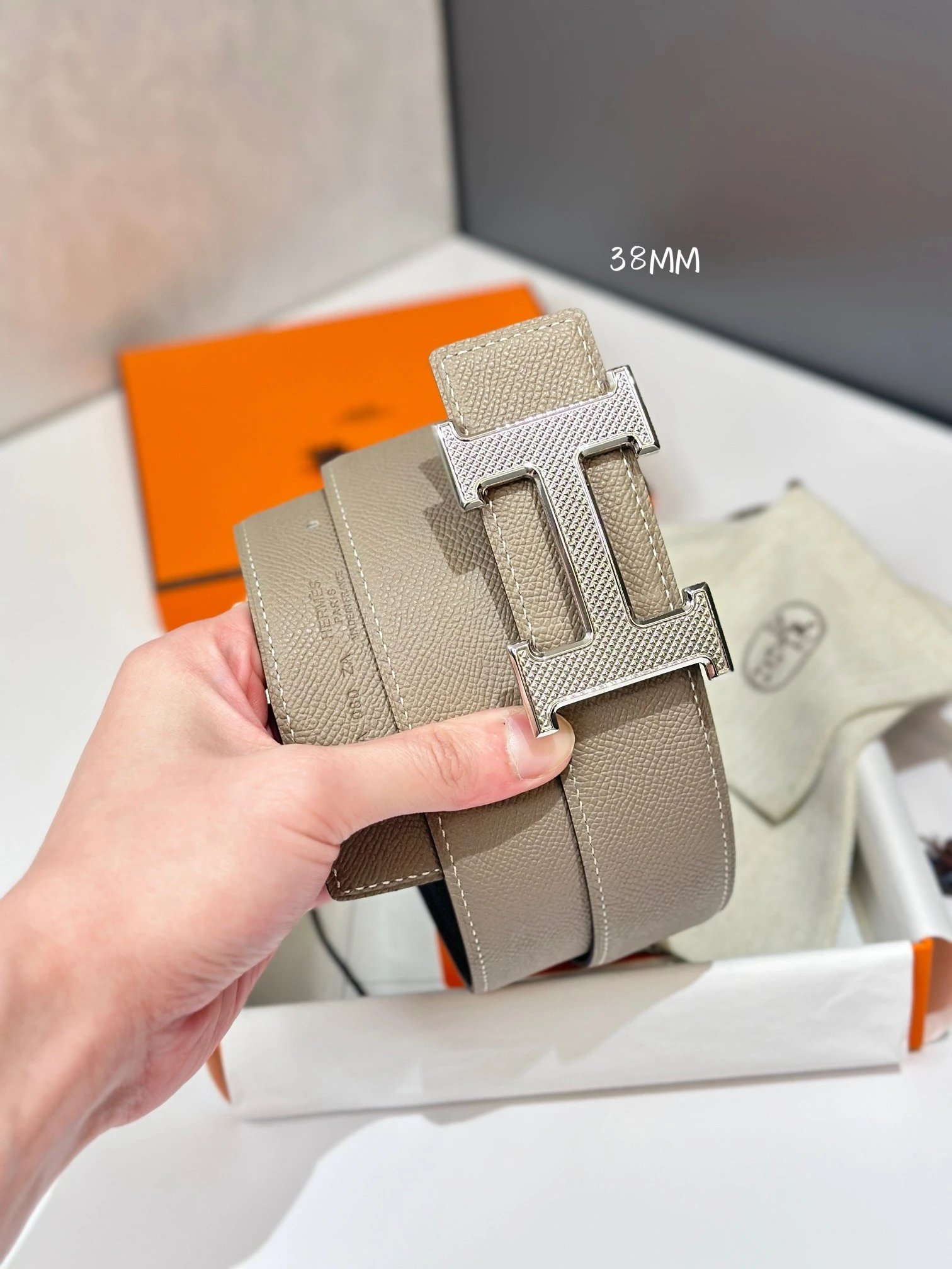 No.11 Gray Leather / Small Dot Silver Buckle (Palm Grain)
