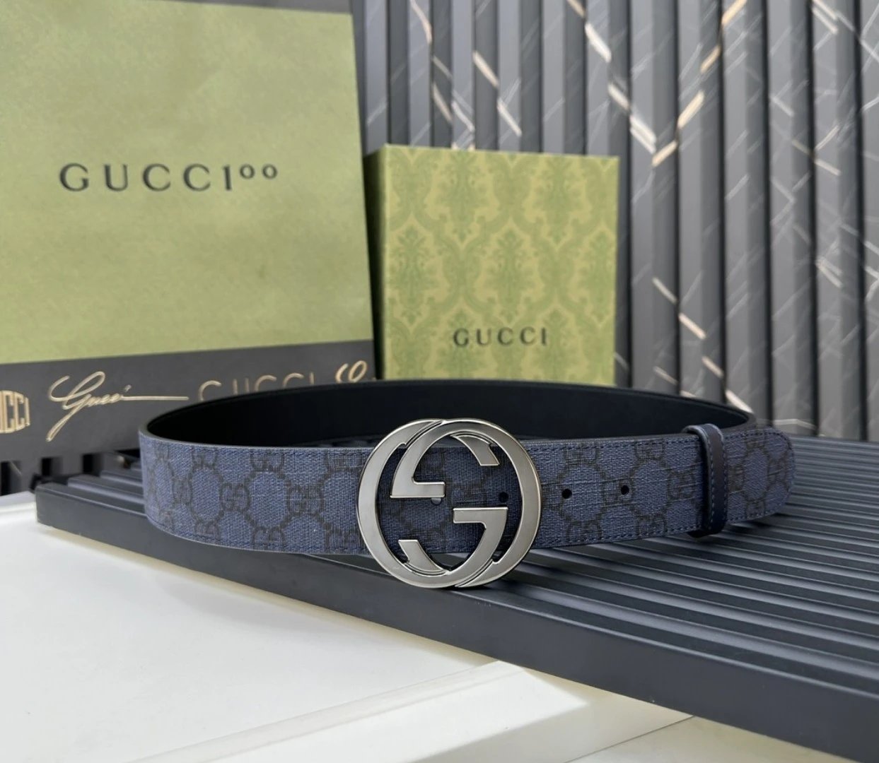18 # Gun Buckle/Blue Surface