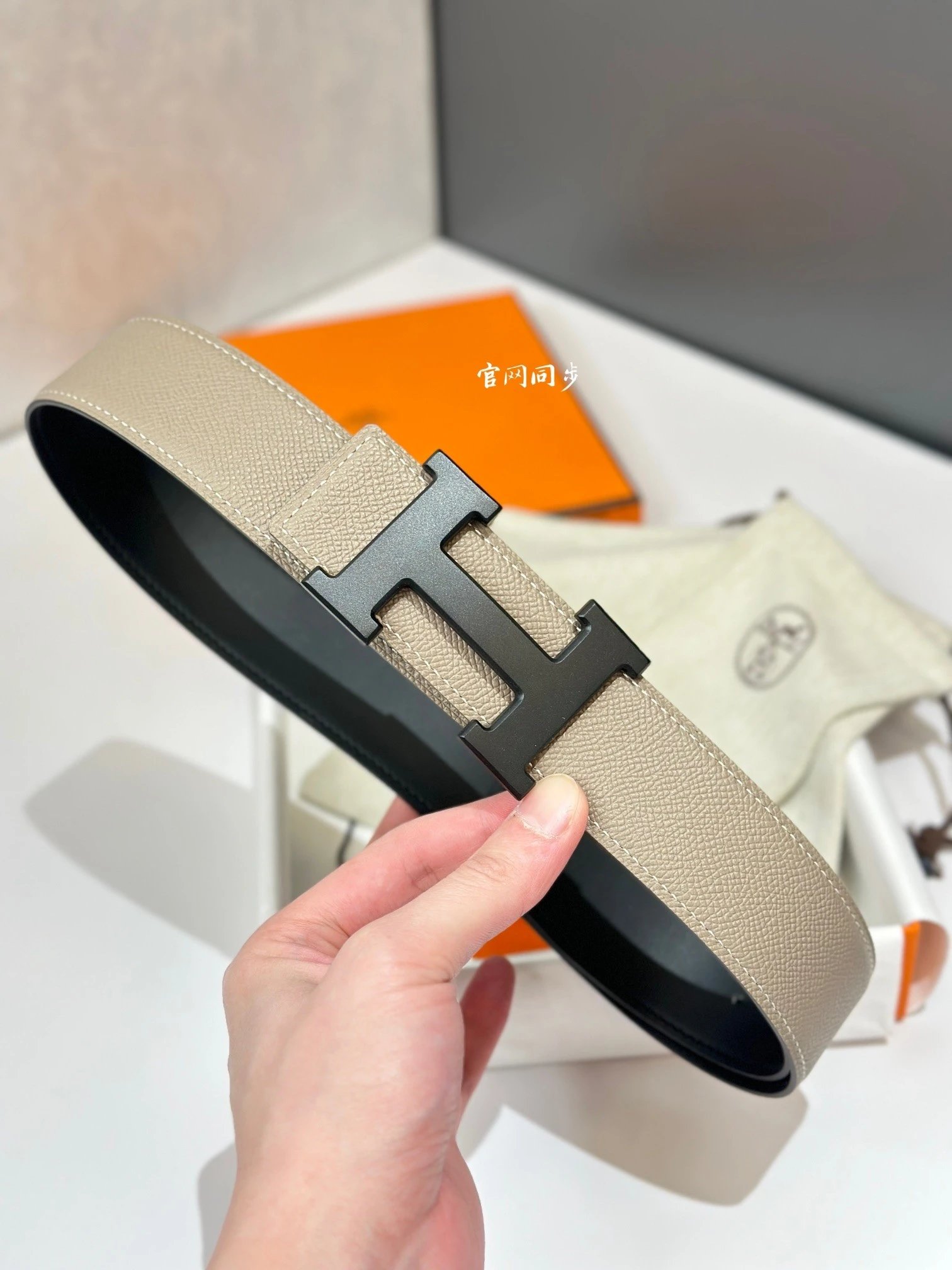 No.5 Gray Leather / Matte Black Buckle (Palm Grain)