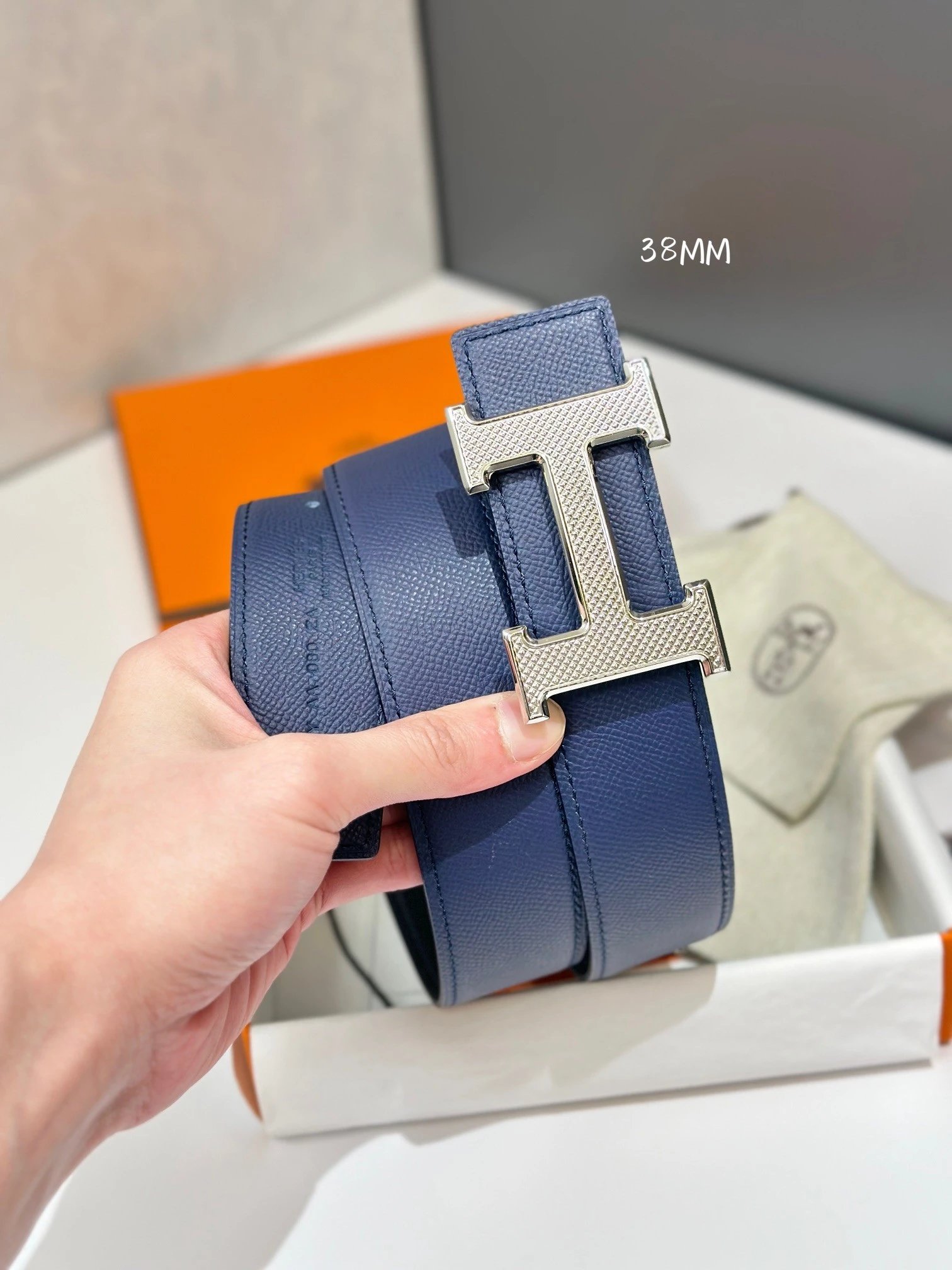 No.13 Blue Leather / Small Dot Silver Buckle (Palm Grain)