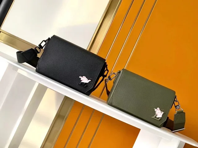 Louis Vuitton Crossbody Bags Flap Bag with Wide Adjustable Strap product detail image 1