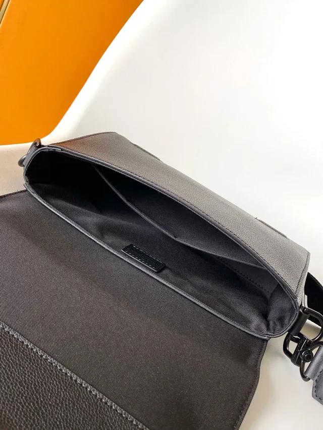 Louis Vuitton Crossbody Bags Flap Bag with Wide Adjustable Strap product detail image 11