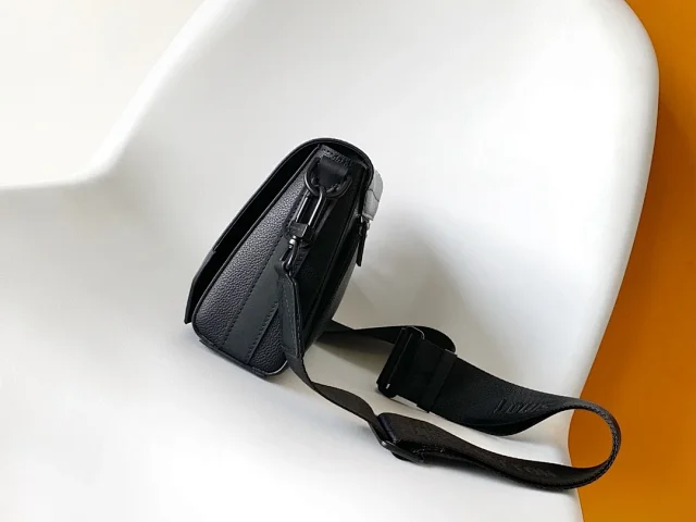 Louis Vuitton Crossbody Bags Flap Bag with Wide Adjustable Strap product detail image 9