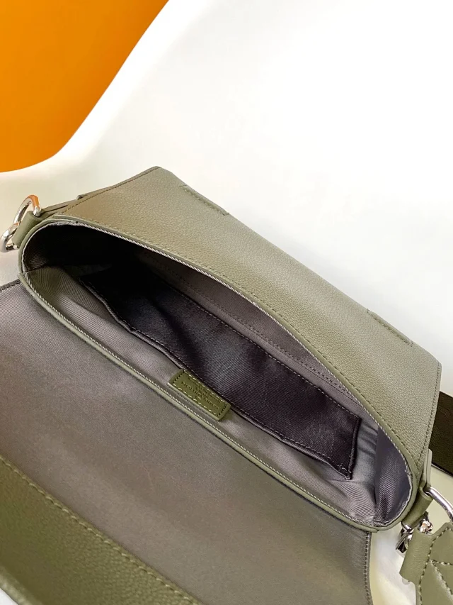 Louis Vuitton Crossbody Bags Flap Bag with Wide Adjustable Strap product detail image 6