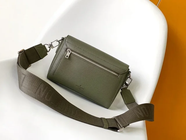 Louis Vuitton Crossbody Bags Flap Bag with Wide Adjustable Strap product detail image 3