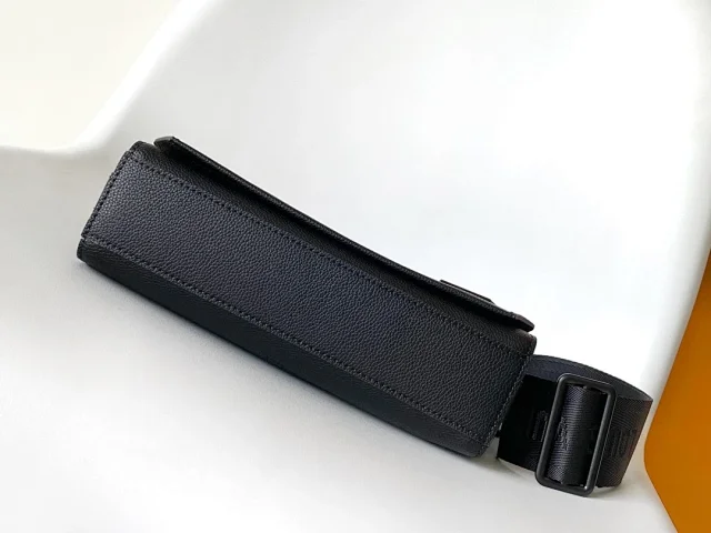 Louis Vuitton Crossbody Bags Flap Bag with Wide Adjustable Strap product detail image 10