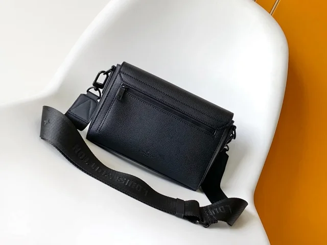 Louis Vuitton Crossbody Bags Flap Bag with Wide Adjustable Strap product detail image 8