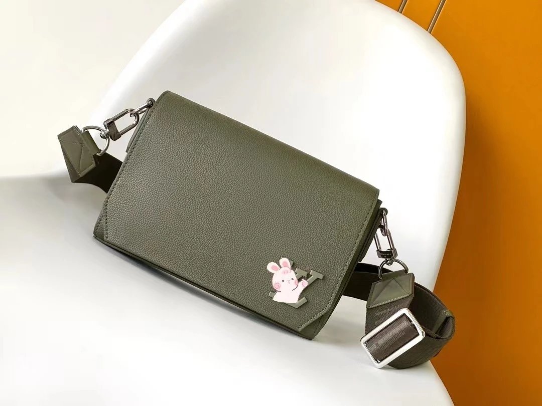Louis Vuitton Crossbody Bags Flap Bag with Wide Adjustable Strap — 1 green (22*16.5*7cm)