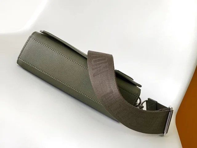 Louis Vuitton Crossbody Bags Flap Bag with Wide Adjustable Strap product detail image 5