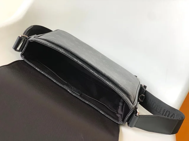 Louis Vuitton Crossbody Bags Flap Bag with Wide Adjustable Strap product detail image 15