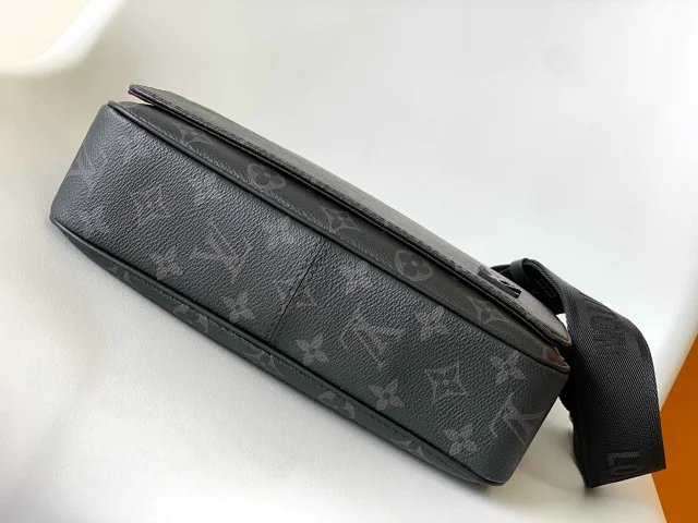 Louis Vuitton Crossbody Bags Flap Bag with Wide Adjustable Strap product detail image 14