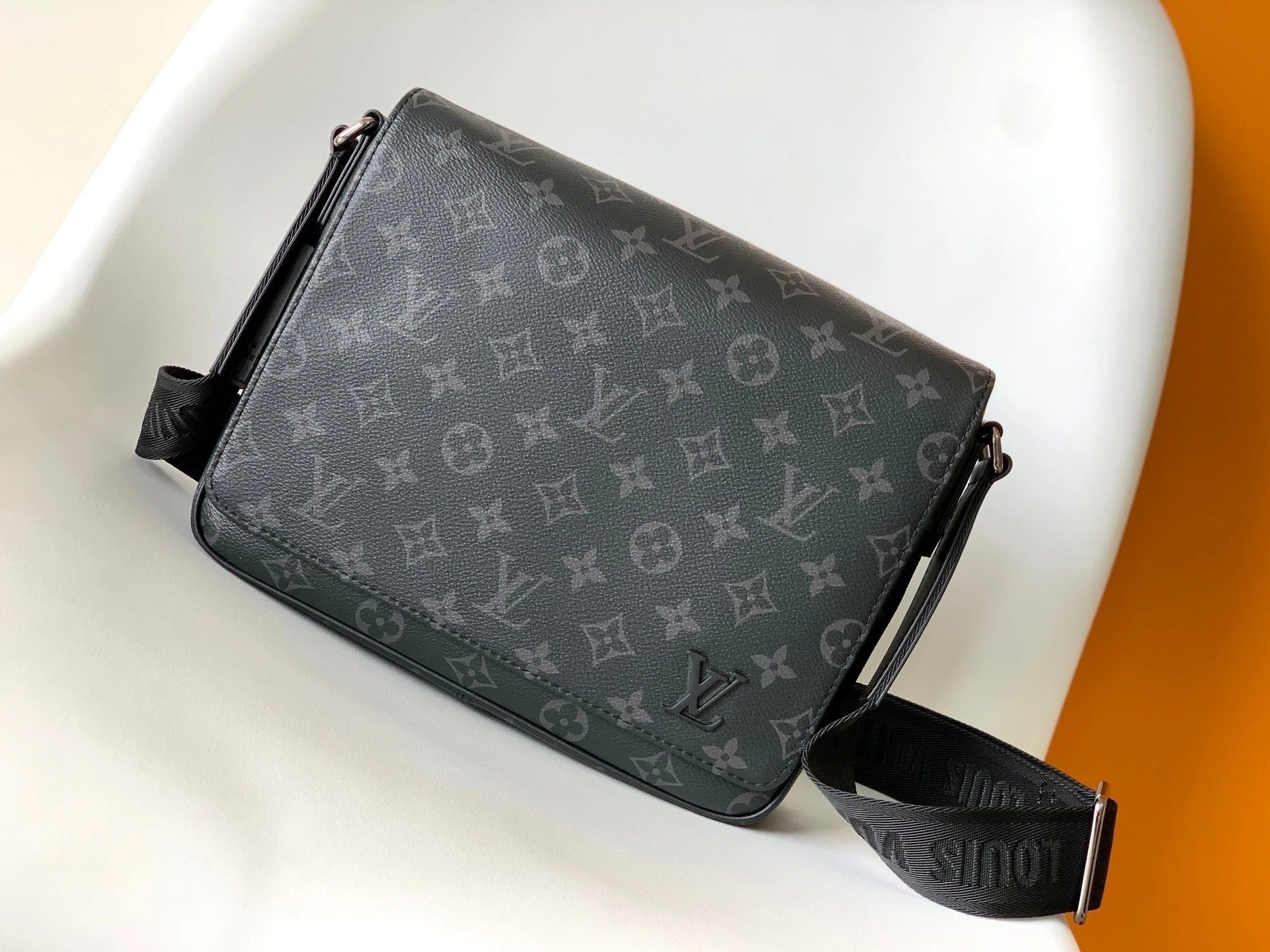 Louis Vuitton Crossbody Bags Flap Bag with Wide Adjustable Strap — 3 black flowers (26*20*7cm)