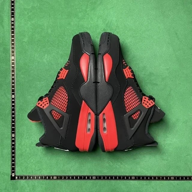 No. 18 Black and Red Thunder CT8527-016