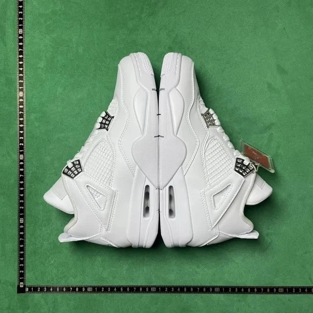 No.16 White Cat 308497-100