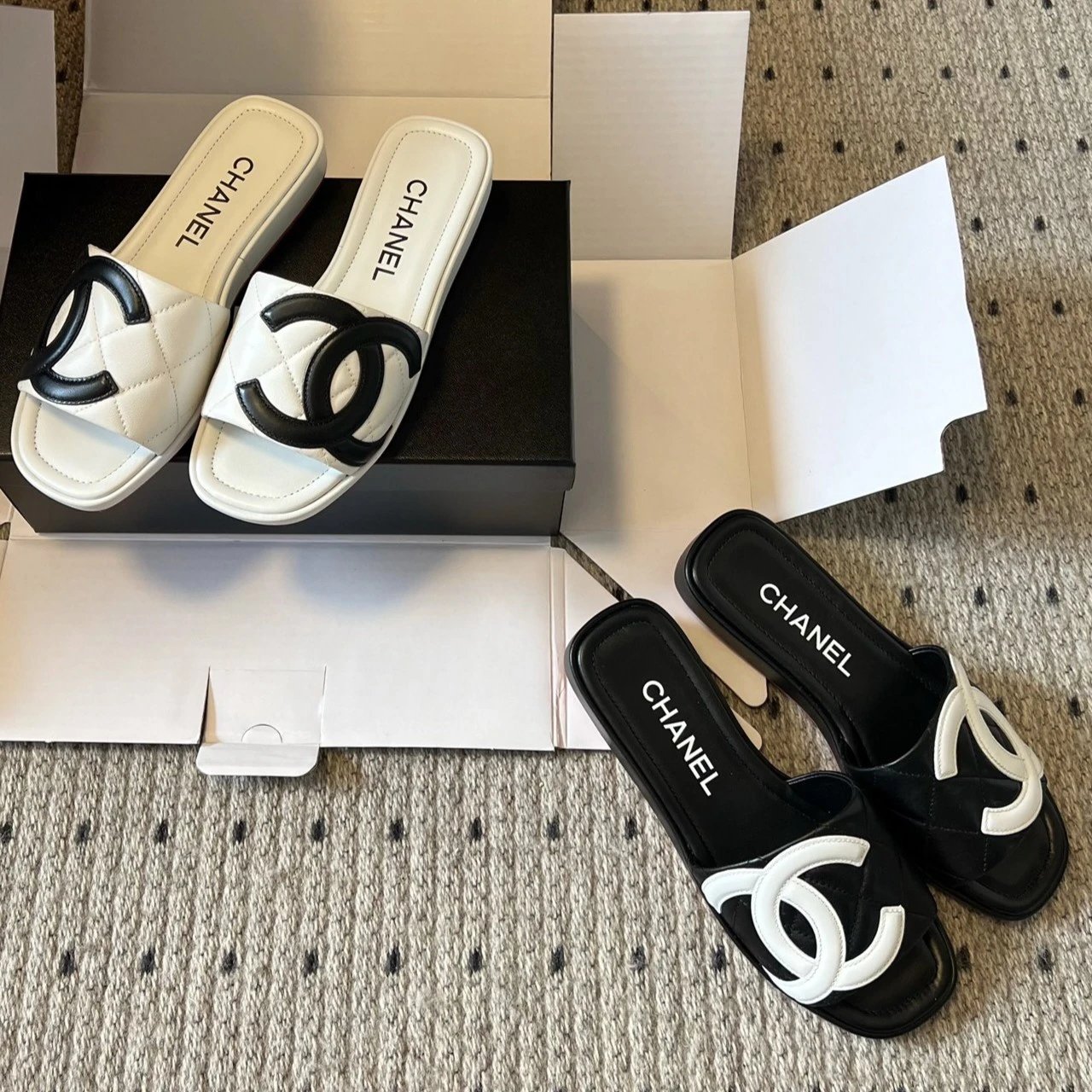 25S Spring/Summer New Fashionable Casual Slides for Women, Black-and-White Color Block, Lazy Outdoor Slides, Toe-Exposed, One-Line Lazy Slides, Petite Chic Flat Sandals