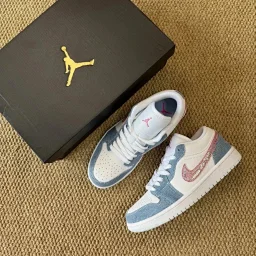 thumbnail for 【现货秒发】AJ1牛仔白蓝 头层皮 莆田高版本 当天物流不卡揽收