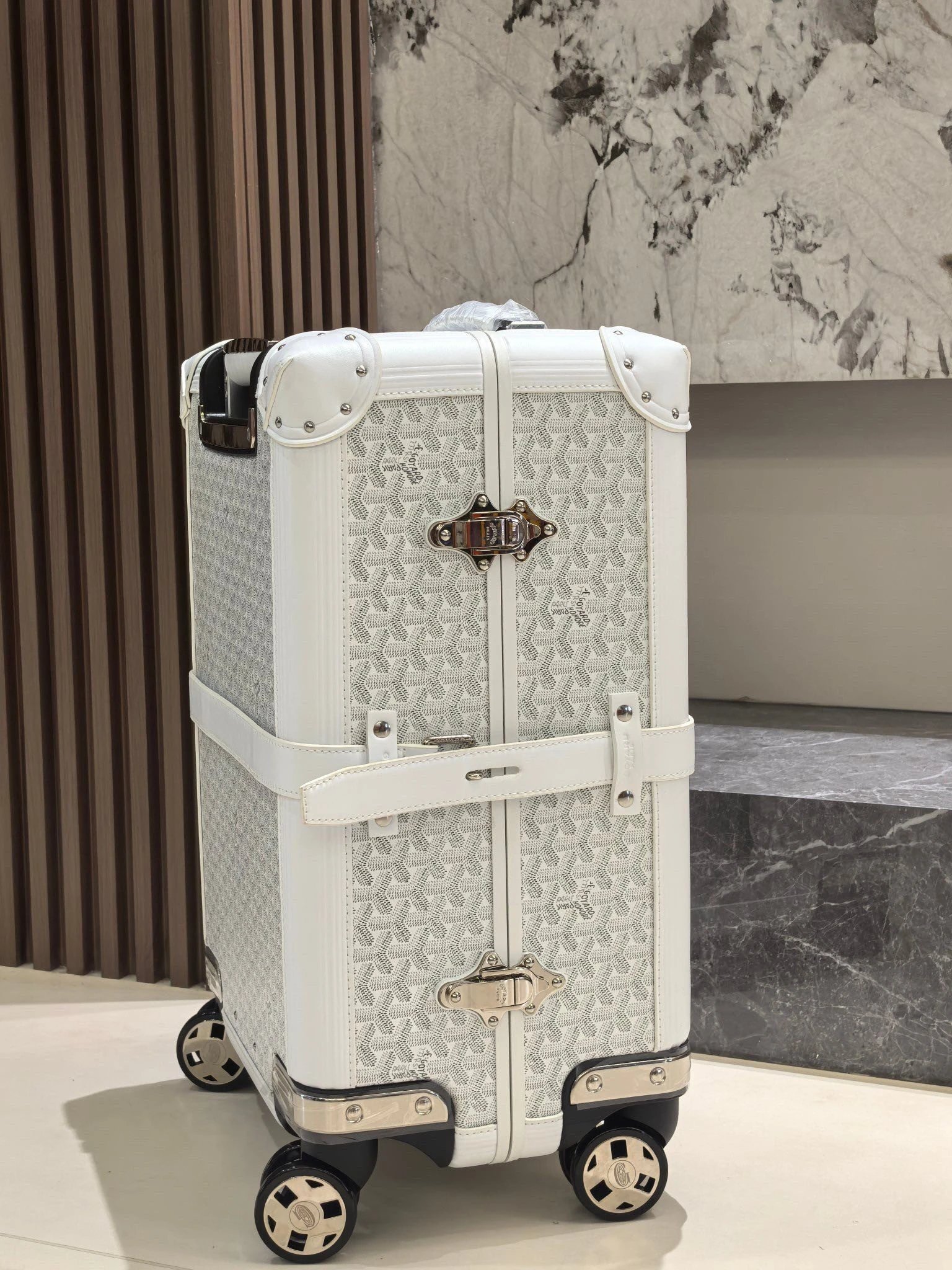 Luggage 20 Inch photo 3