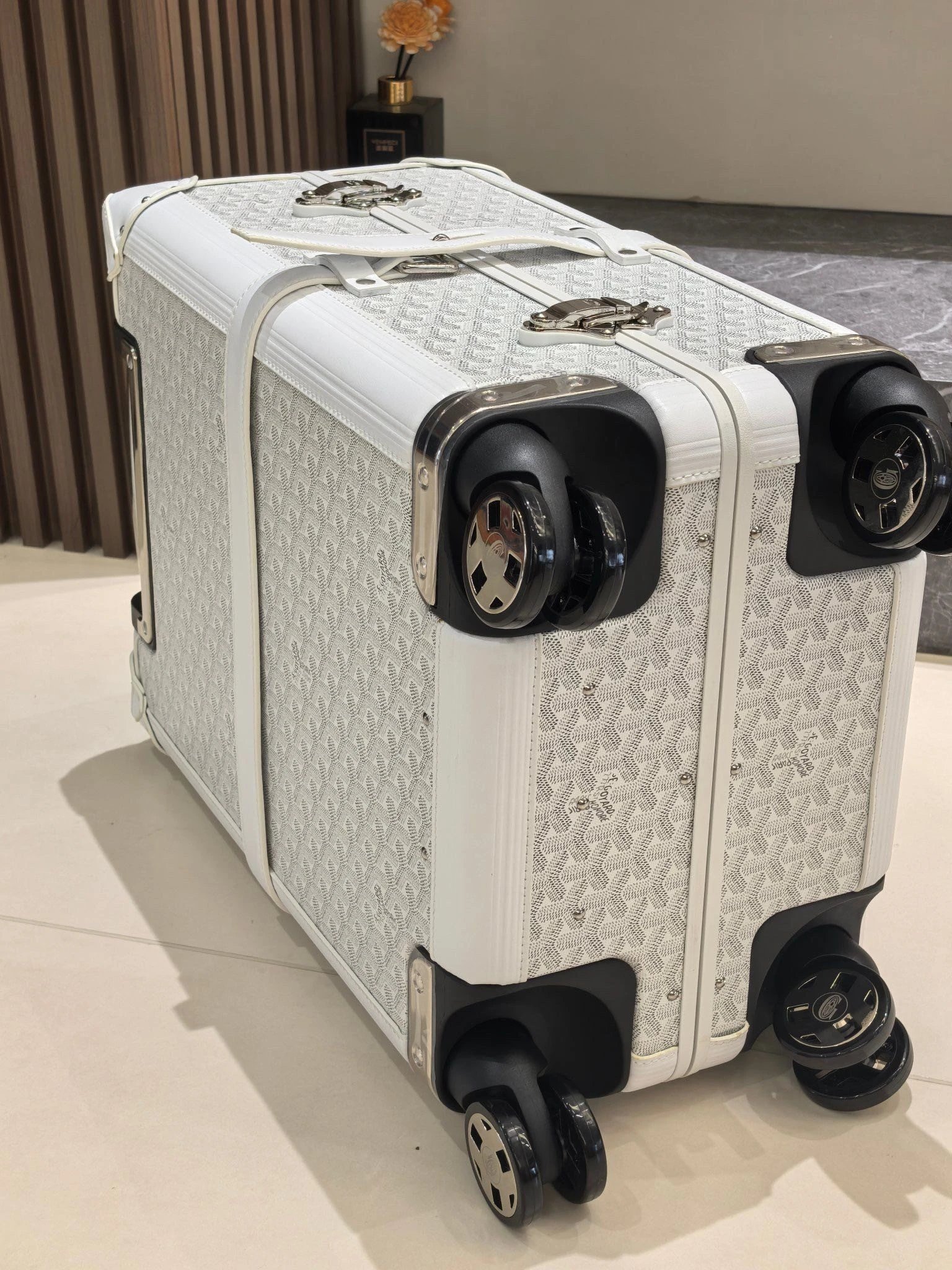 Luggage 20 Inch photo 4