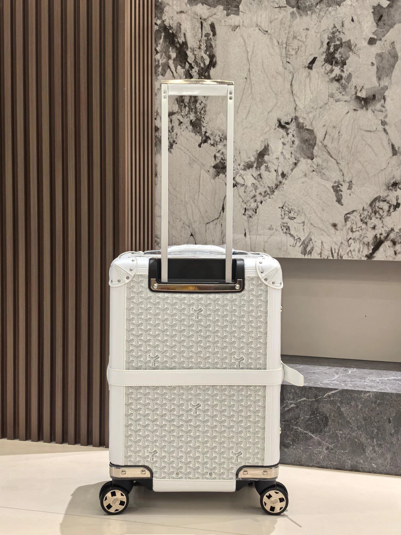 Luggage 20 Inch photo 2