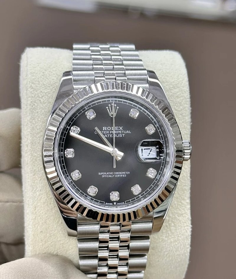 No.1142 Medium Quality Watch Send With Box