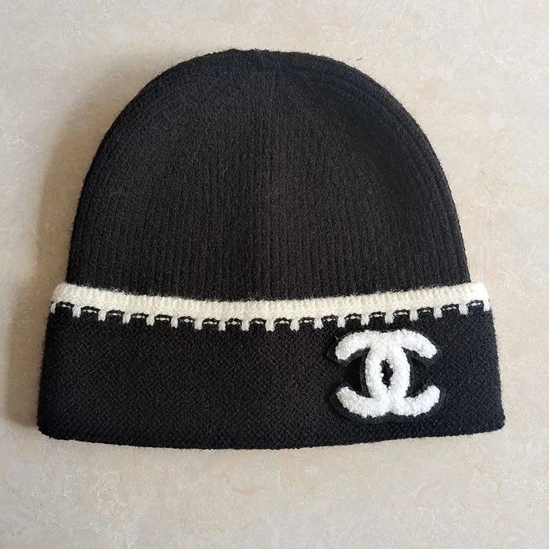 Chanel CC Logo Beanie Black/White