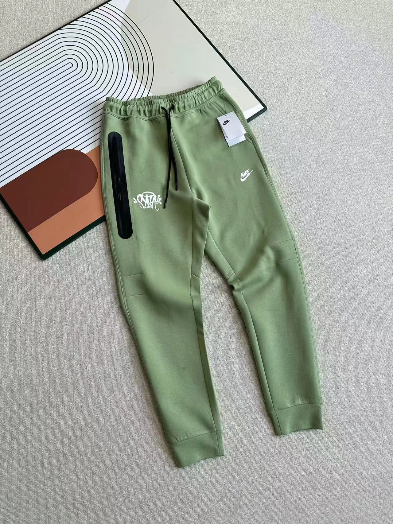 Nike Stash Tech Fleece Sweatpants Green