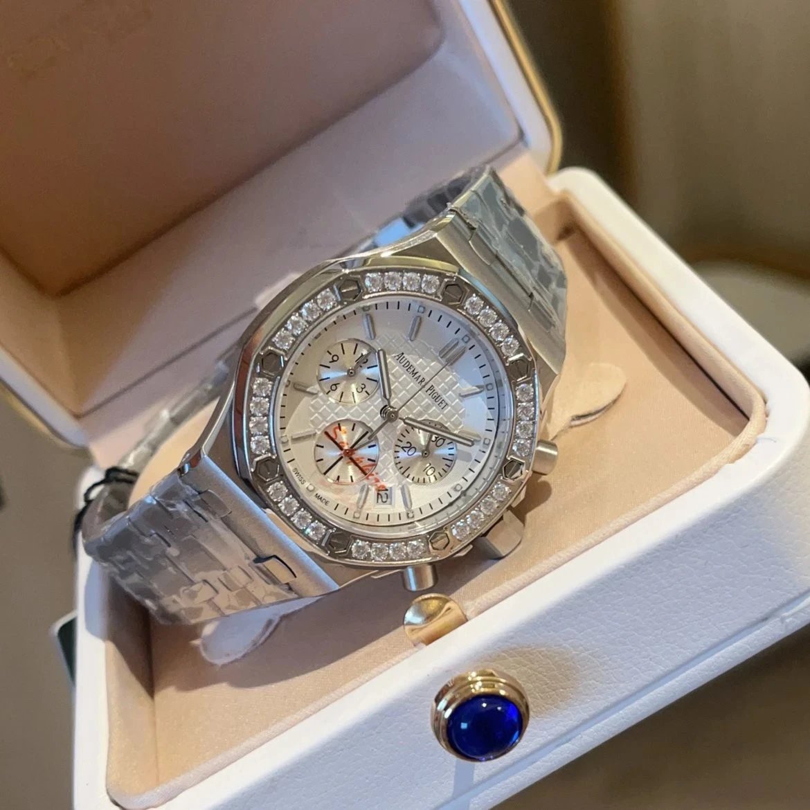 Treasure AP Royal Oak This watch case is 37mm in size
